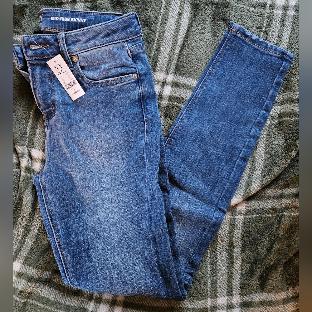 New York & Co mid rise jegging NWT